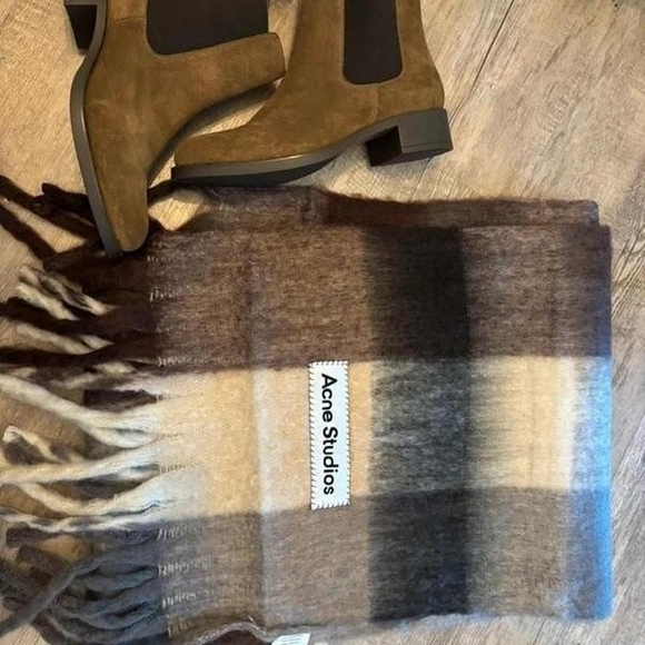 Acne Studios Scarf - Picture 2 of 4